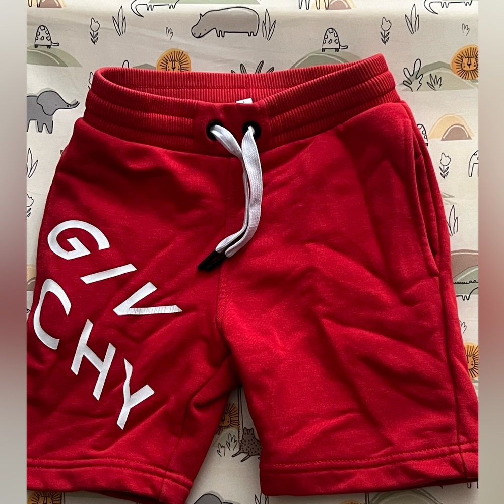 Givenchy Kids
Logo-print track shorts
Size 12M